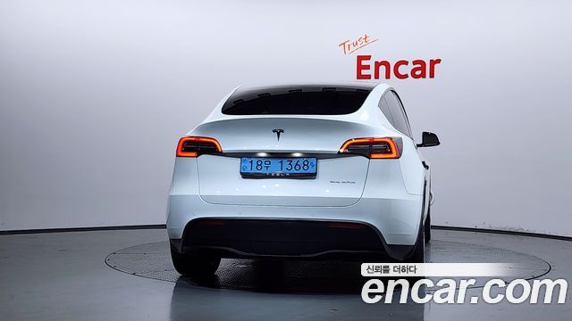Tesla Model Y Long Range AWD - фото 3