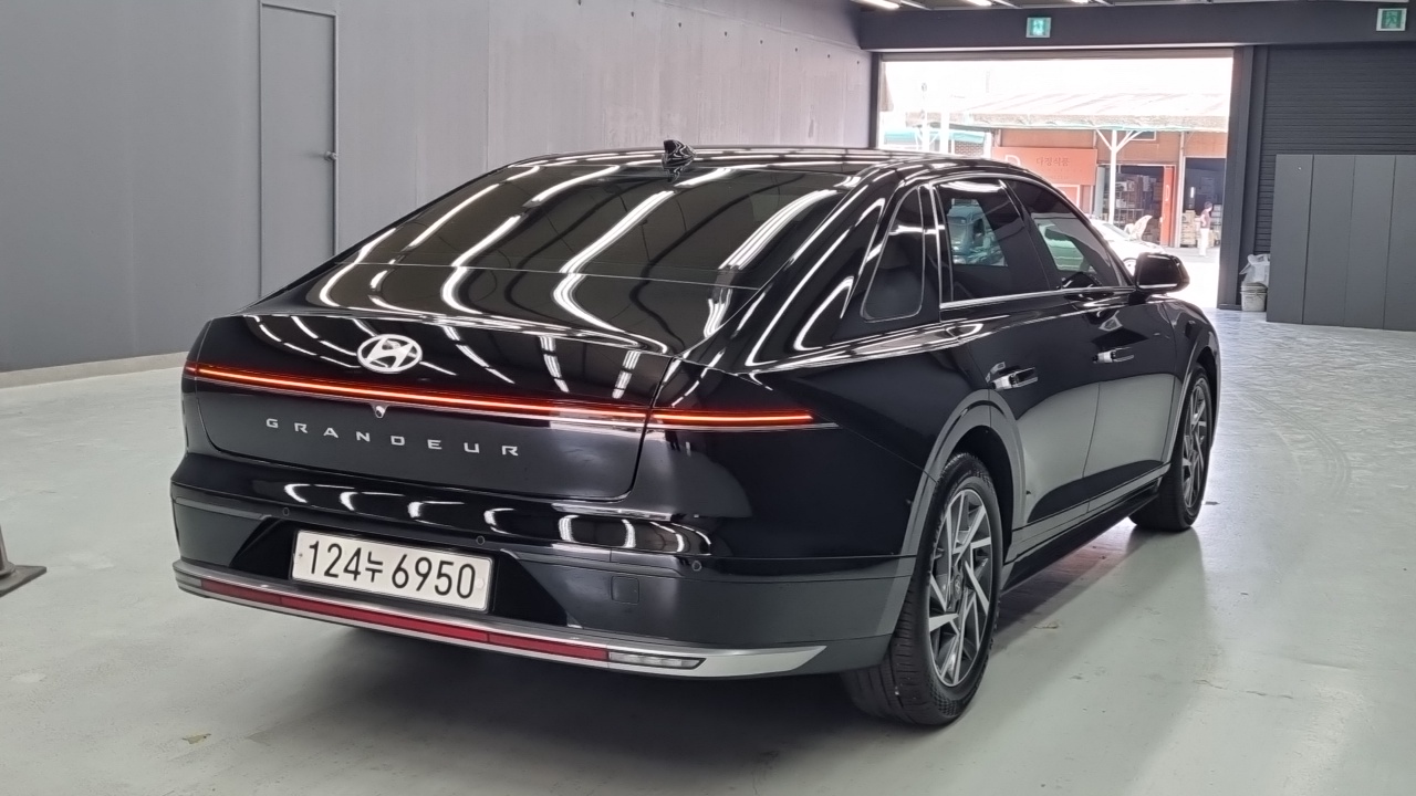 Hyundai Grandeur GN7 2,5 Gasoline 2WD Premium - фото 1