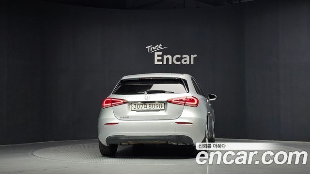 Mercedes-Benz A-Class W177 A220 Hatchback - фото 3