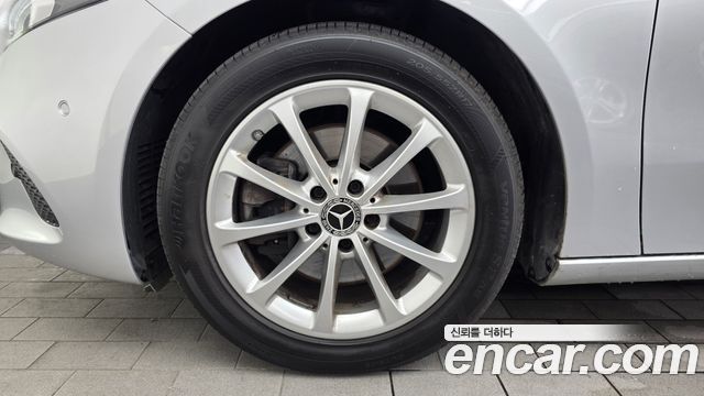 Mercedes-Benz A-Class W177 A220 Hatchback - фото 4