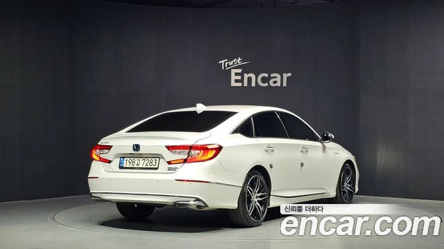 Honda Accord 10-го поколения 2.0 Hybrid Touring - фото 1