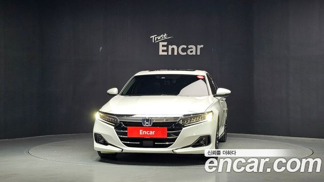 Honda Accord 10-го поколения 2.0 Hybrid Touring - фото 2