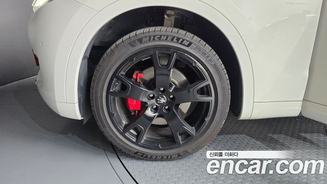 Maserati Levante 3.0 Diesel AWD Sport - фото 4
