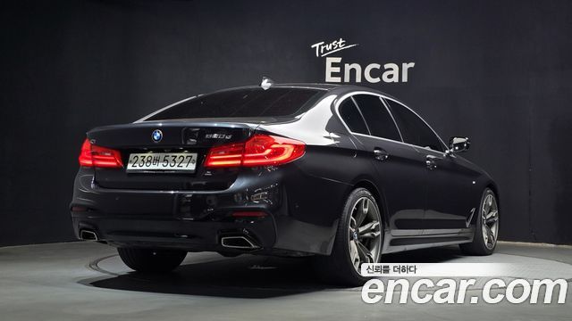 BMW 5-Series G30 520d M Sport Package Plus - фото 1
