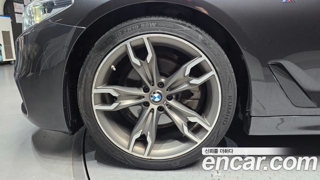 BMW 5-Series G30 520d M Sport Package Plus - фото 4