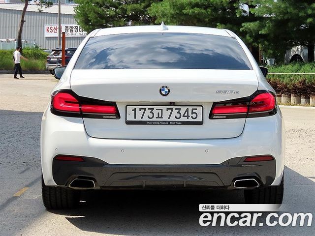 BMW 5-Series G30 530e M Sport - фото 3