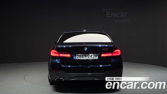 BMW 5-Series G30 520i M Sport - фото 3