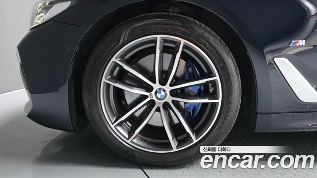 BMW 5-Series G30 520i M Sport - фото 4