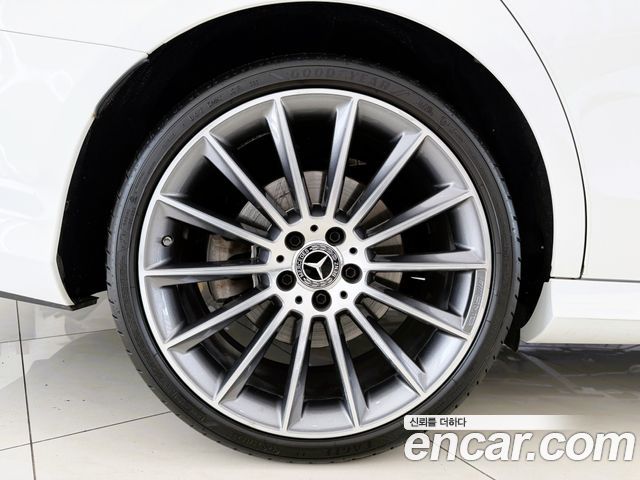 Mercedes-Benz E-Class W213 E350 4MATIC AMG Line - фото 4