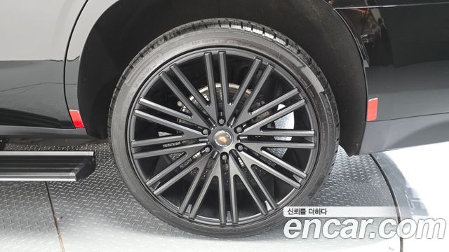 Chevrolet (GM Daewoo) Tahoe 6.2 Dark Knight 4WD - фото 4
