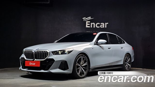 BMW 5-Series G60 530i xDrive M Sport - фото 0