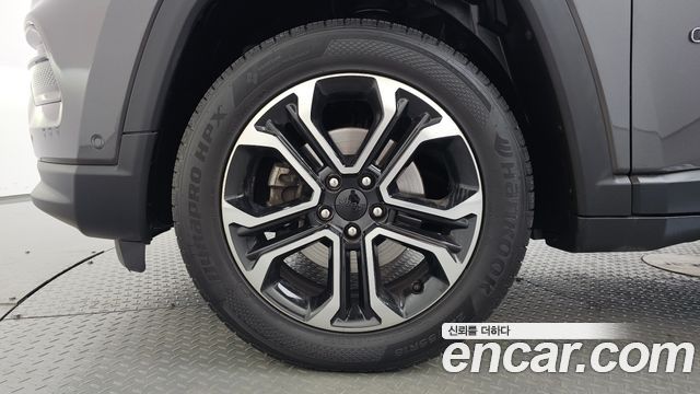 Jeep Compass 2-го поколения 2.4 limited 2WD - фото 3