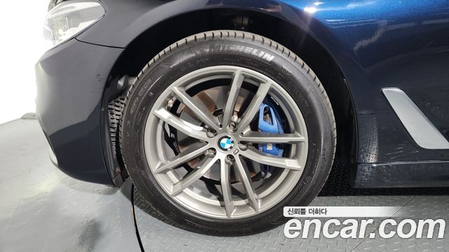 BMW 5-Series G30 530i M Sport Package - фото 4