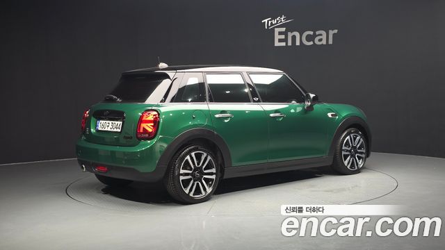 Mini Cooper 5Door Standard 3rd - фото 1