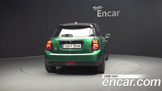 Mini Cooper 5Door Standard 3rd - фото 3
