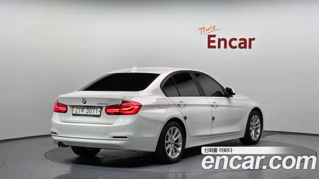 BMW 3-Series F30 320d - фото 1