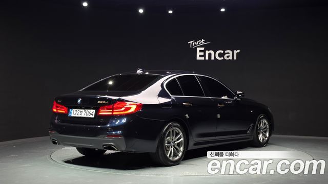 BMW 5-Series G30 520d xDrive M Sport Package Plus - фото 1
