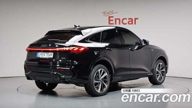 Audi Q5 40 TFSI 콰트로 S Line Sportback - фото 0