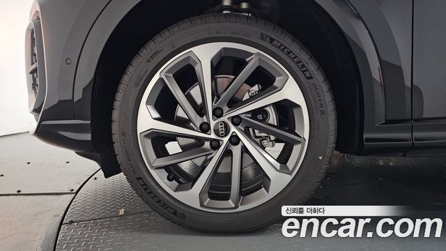 Audi Q5 40 TFSI 콰트로 S Line Sportback - фото 3
