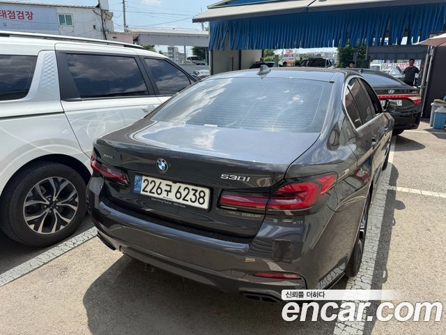 BMW 5-Series G30 530i M Sport Package - фото 2