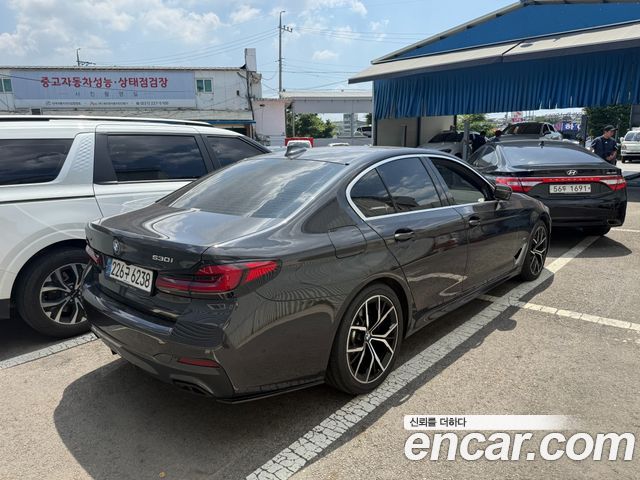 BMW 5-Series G30 530i M Sport Package - фото 3