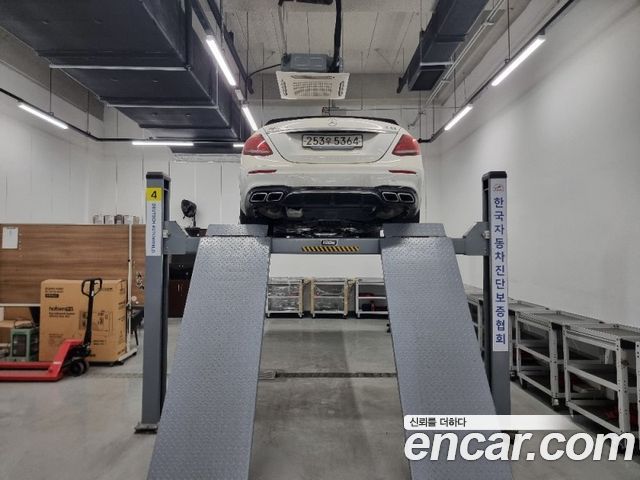 Mercedes-Benz E-Class W213 E63 AMG 4MATIC+ - фото 1