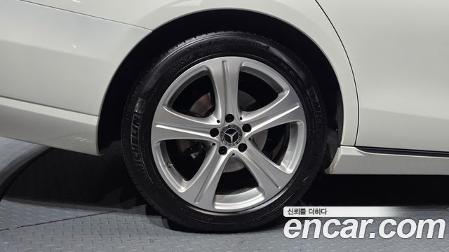 Mercedes-Benz E-Class W213 E200 Avantgarde - фото 4