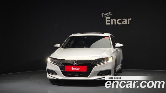 Honda Accord 10-го поколения 2.0 Turbo Sport - фото 2