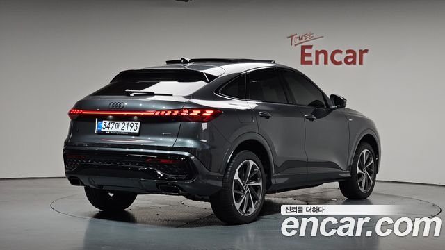 Audi Q5 40 TFSI 콰트로 S Line Sportback - фото 0