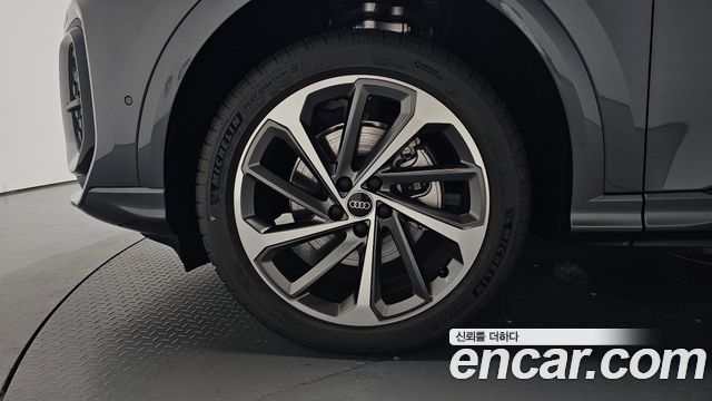 Audi Q5 40 TFSI 콰트로 S Line Sportback - фото 3
