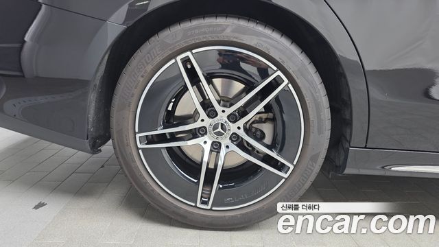 Mercedes-Benz E-Class W214 E300 4MATIC AMG Line - фото 4