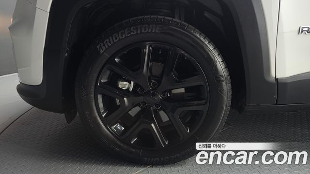 Jeep Renegade 1.3 Limited - фото 3