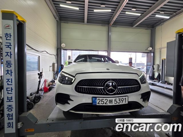 Mercedes-Benz E-Class W213 E250 AMG Line - фото 0