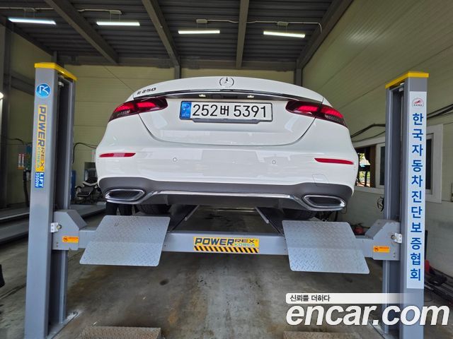 Mercedes-Benz E-Class W213 E250 AMG Line - фото 1