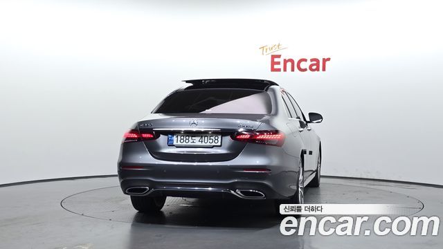 Mercedes-Benz E-Class W213 E350 4MATIC AMG Line - фото 3