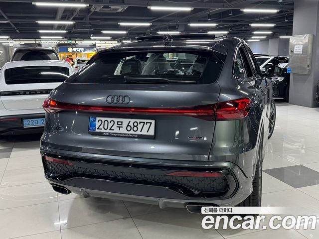 Audi Q5 45 TFSI Quattro S Line Black Edition Sport Back - фото 1