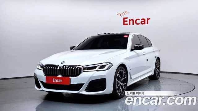 BMW 5-Series G30 530e M Sport - фото 0