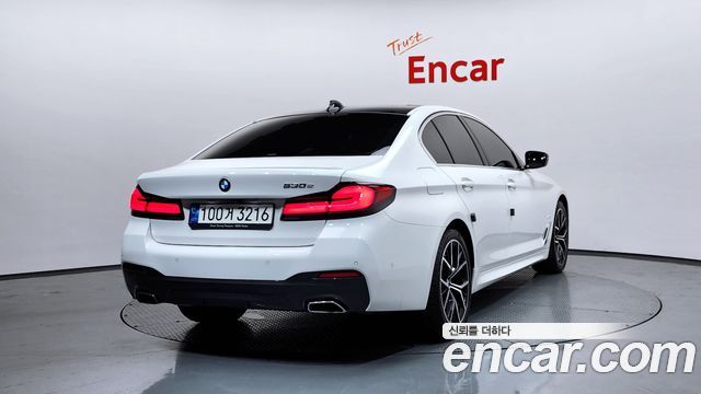 BMW 5-Series G30 530e M Sport - фото 1
