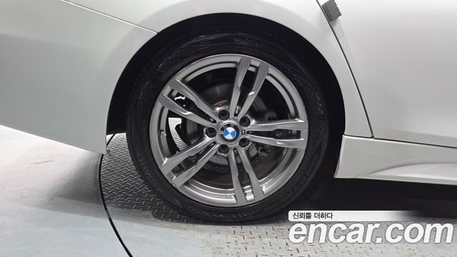 BMW 3-Series F30 320i M Sport - фото 4