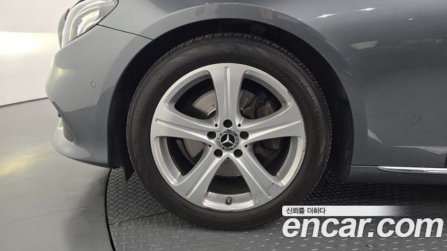 Mercedes-Benz E-Class W213 E200 Avantgarde - фото 3