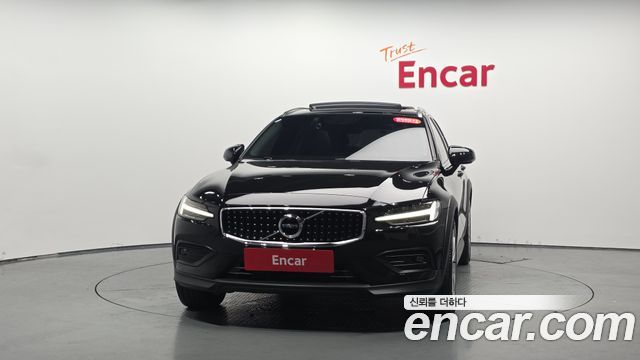 Volvo V60 Cross Country 2-го поколения T5 AWD - фото 1