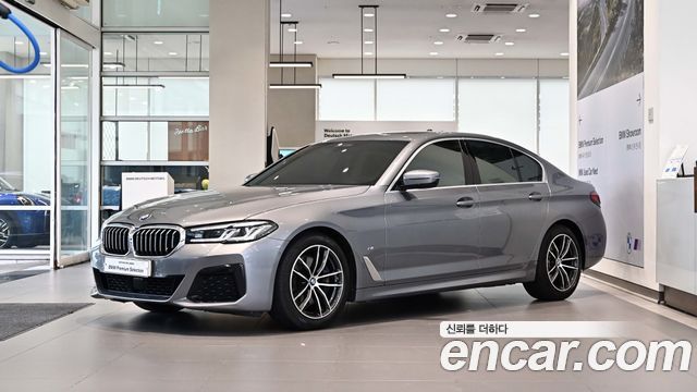BMW 5-Series G30 520i M Sport - фото 0
