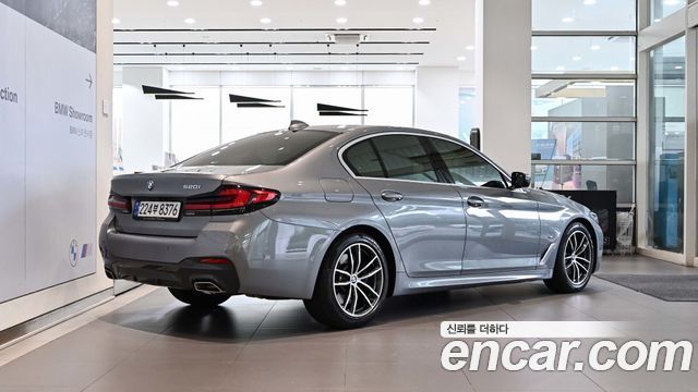 BMW 5-Series G30 520i M Sport - фото 1