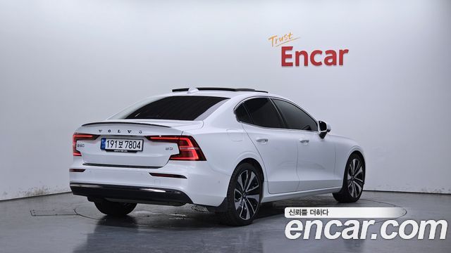 Volvo S60 3-го поколения B5 Ultimate Bright - фото 0