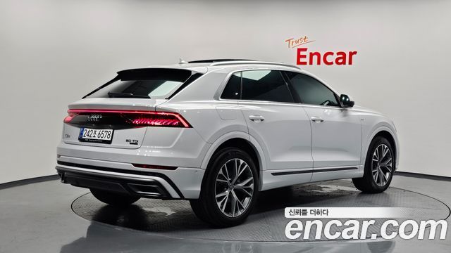 Audi Q8 50 TDI Quattro Premium - фото 1
