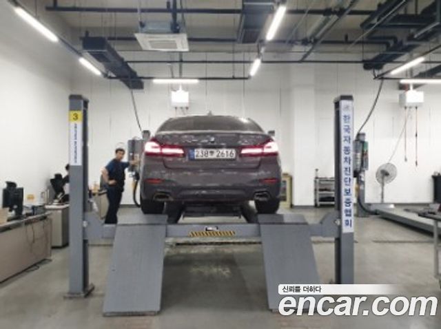 BMW 5-Series G30 530i M Sport Package - фото 1