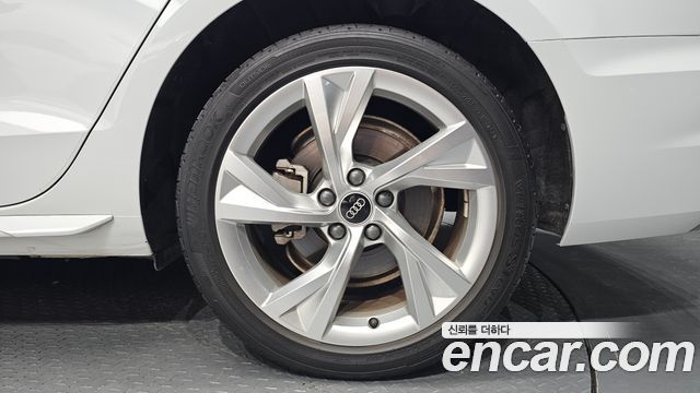 Audi A4 B9 40 TFSI Premium - фото 4