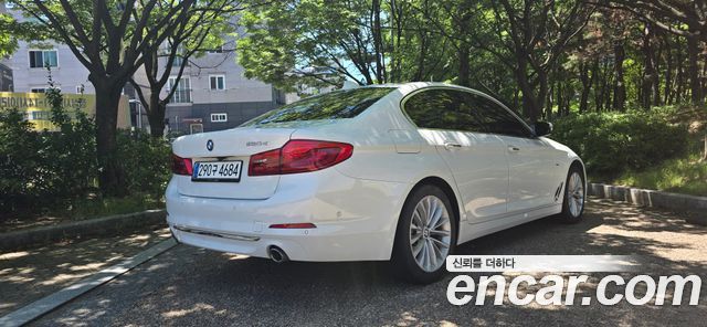 BMW 5-Series G30 520d Luxury Special Edition - фото 1