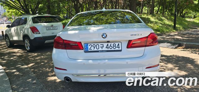 BMW 5-Series G30 520d Luxury Special Edition - фото 3