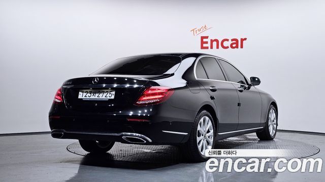 Mercedes-Benz E-Class W213 E220d Exclusive - фото 1